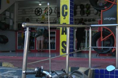Linha chilena: “antena corta pipa” é essencial para a segurança do condutor