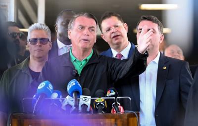 PF conclui perícia em pen drive e descarta conteúdo em investigação contra Bolsonaro