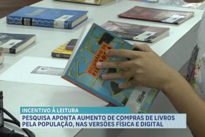 Pesquisa aponta aumento de compras de livro pela população, nas versões física e digital