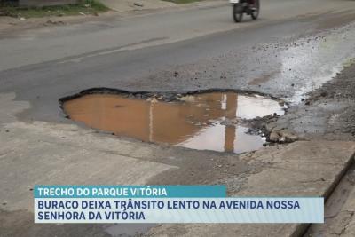 Cratera na Estrada da Vitória preocupa moradores