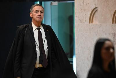 Barroso vota para que Dino, Zanin e Moraes possam julgar denúncia contra Bolsonaro