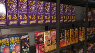 Vendas de fogos de artifício aumentam, mas especialistas alertam para atenção e segurança ao usá-los