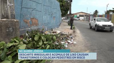 Descarte irregular e acumulo de lixo causam riscos à segurança de pedestres no bairro Jórdoa, em São Luís