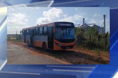 Homens encapuzados incendeiam ônibus no bairro Porto Grande, em São Luís