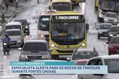 Veja orientações para dirigir com segurança durante período chuvoso