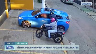 Motorista joga carro de luxo contra ladrões para tentar evitar assalto em São Paulo