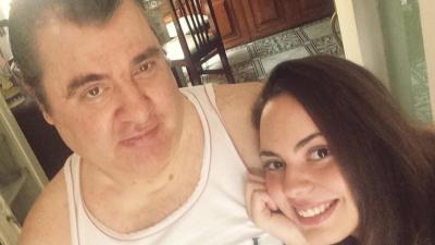 Filha de Gerson Brenner rebate críticas após decidir ir de ônibus ao velório do pai