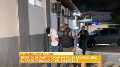 Suspeito de participação em roubos é conduzido durante operação da PM, em São Luís