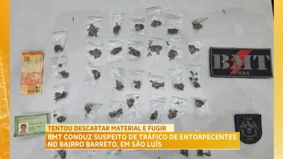 Polícia conduz suspeito por tráfico de drogas no bairro Barreto
