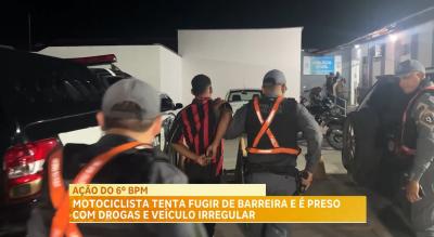 Motociclista tenta fugir de barreira e é preso com drogas e veículo irregular