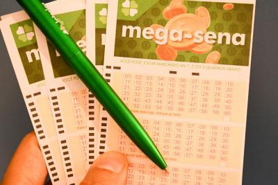 Mega-Sena acumula, e prêmio vai a R$ 70 milhões; veja os números deste sábado