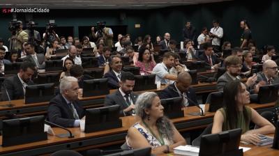 Conexão Brasília: CCJ avança com PEC do fim da escala 6x1 e debate jornada de 40 Horas