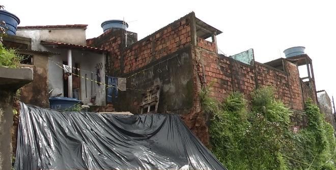 Moradores da Vila Palmeira temem desabamento após queda de muro em São Luís